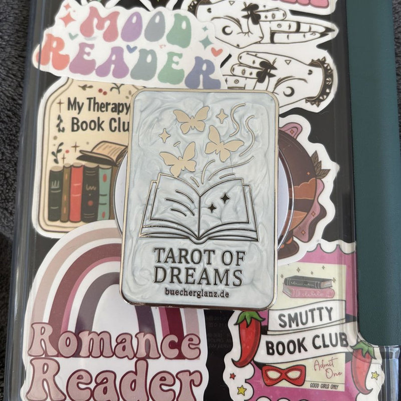 E-Reader Grip Divined Chapter (Tarot of Dreams) auf dem E-Reader einer Kundin, Foto aus einer Bewertung von Nele K.