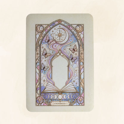 Divined Chapter E-Reader Insert auf hellem Hintergrund – Buntglasdesign mit Buch und Schmetterlingen