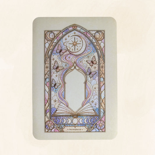 Divined Chapter E-Reader Insert auf hellem Hintergrund – Buntglasdesign mit Buch und Schmetterlingen