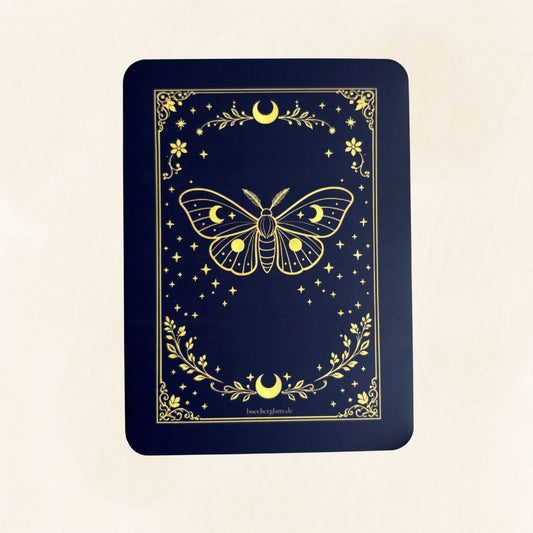 Enchanted Moth E-Reader Insert auf hellem Hintergrund – goldene Mondmotte und Mondphasen