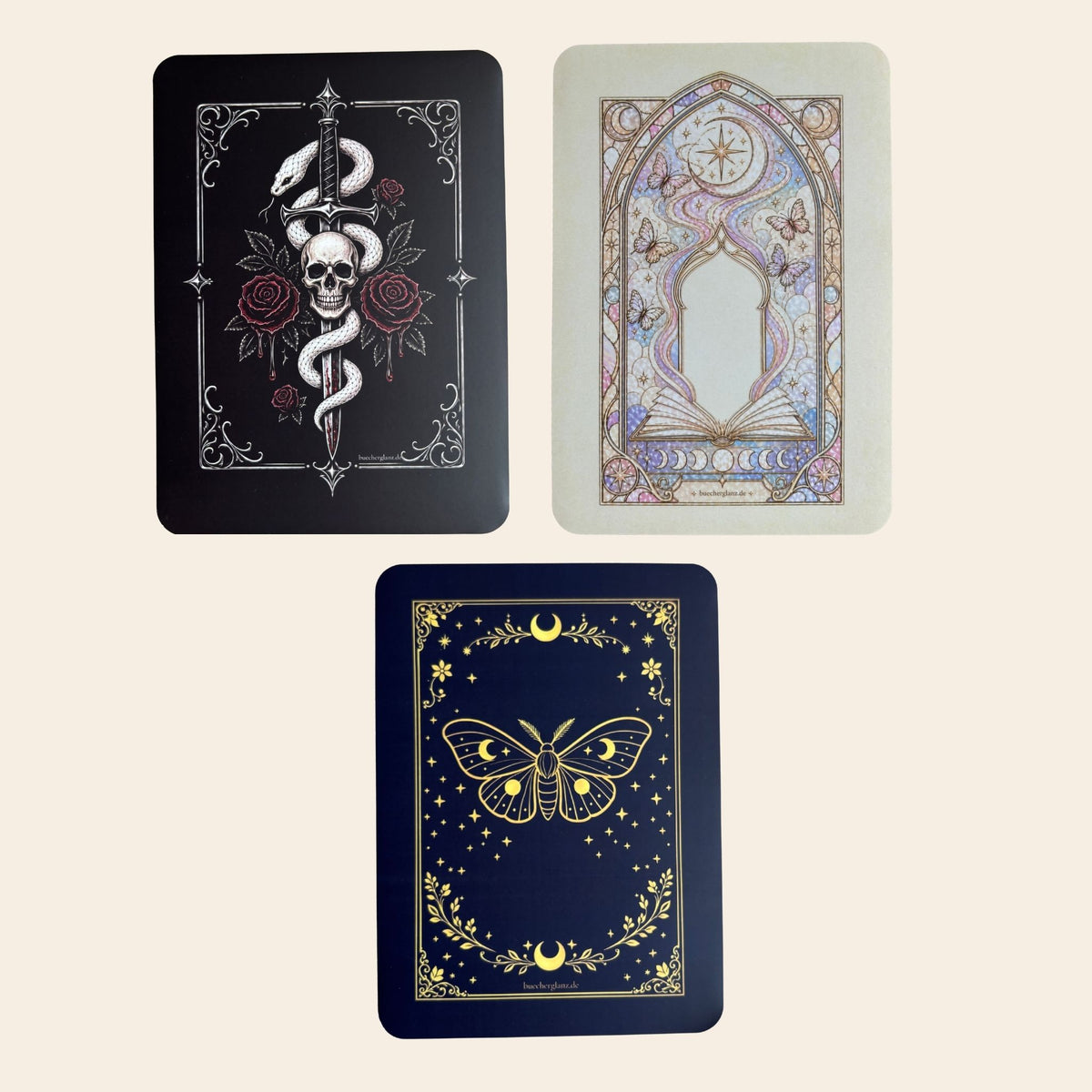 Reading Moods: die E-Reader Inserts Tenderly Damned, Divined Chapter und Enchanted Moth einzeln auf hellem Hintergrund