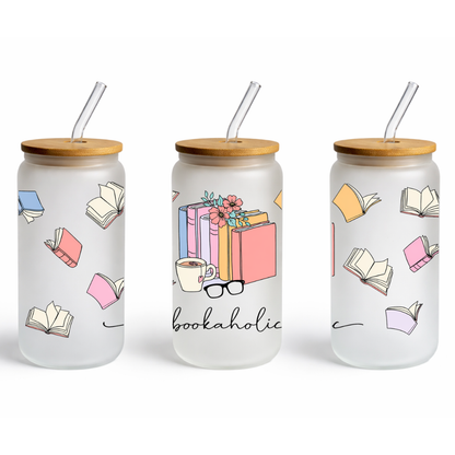 Glastumbler – Bookaholic – Bookish Identity, Frosted 16oz mit Bücherstapel & Brille, buecherglanz
