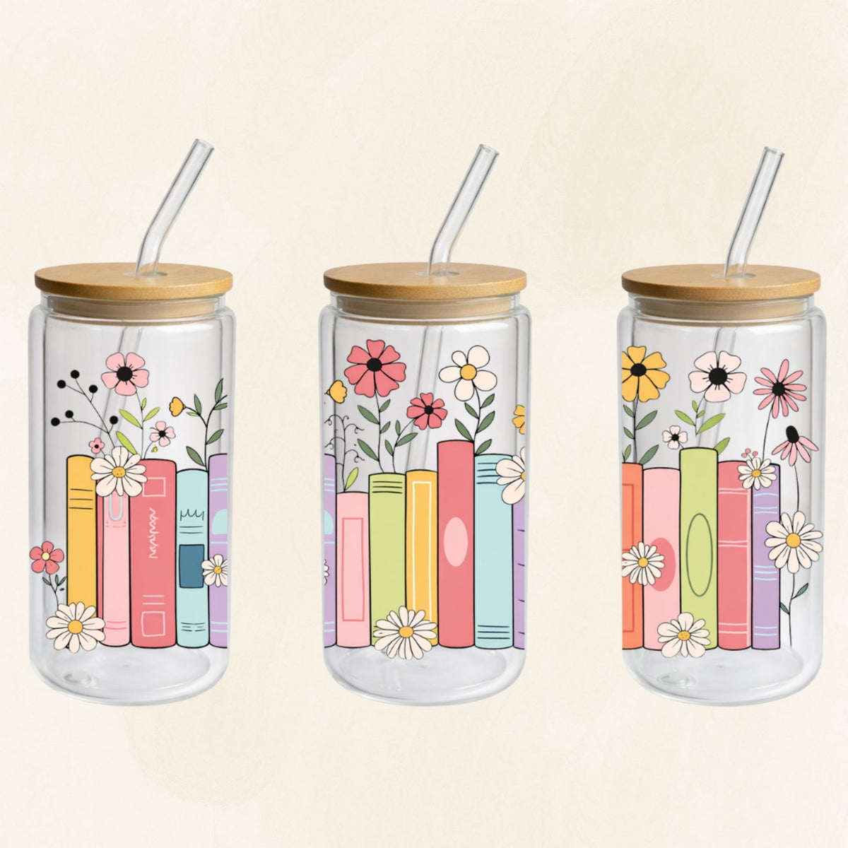 Doppelwandiger 16-oz-Glastumbler im Bookshelf-Design mit bunten Büchern, Blumen, Bambusdeckel und Glasstrohhalm