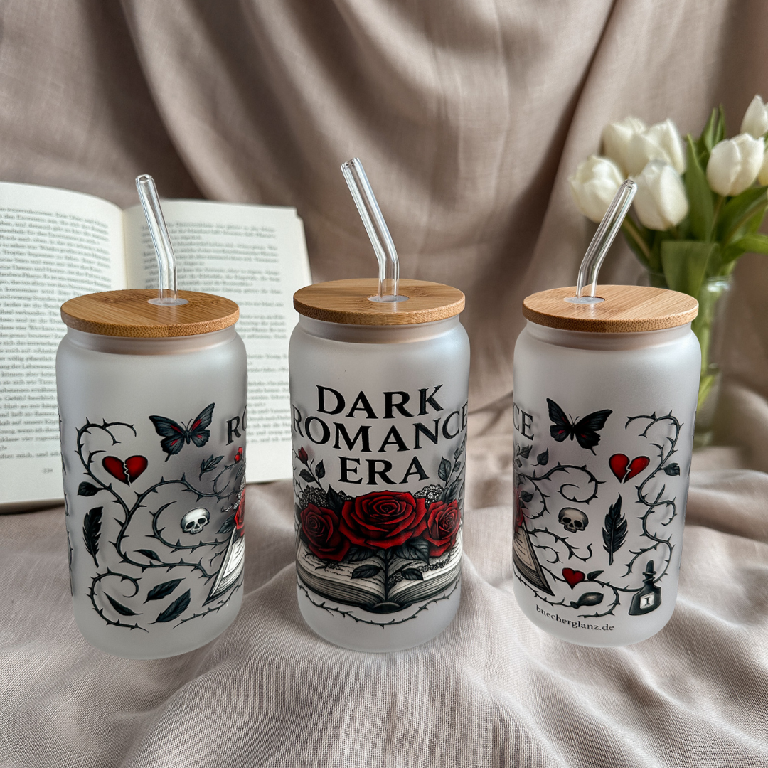 Dark Romance Era Glastumbler Frosted Dreier-Ansicht – alle Seiten des Gothic Rosen Designs sichtbar