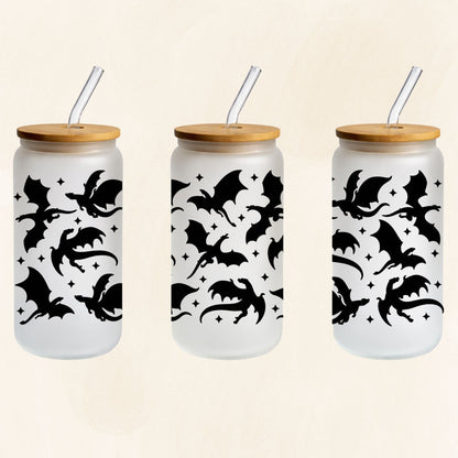 Frosted 16-oz-Glastumbler im Drachen-Design mit schwarzen Silhouetten, Sternen, Bambusdeckel und Glasstrohhalm