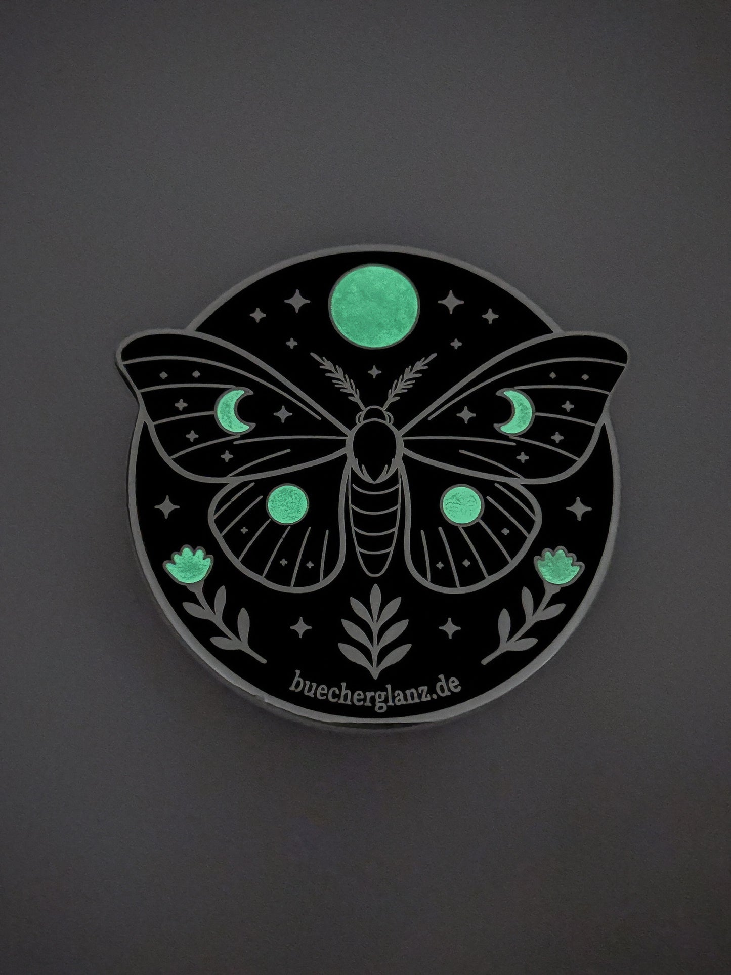 Enchanted Moth Kindle Grip leuchtet im Dunkeln – Glow in the Dark Emaille Mondmotte