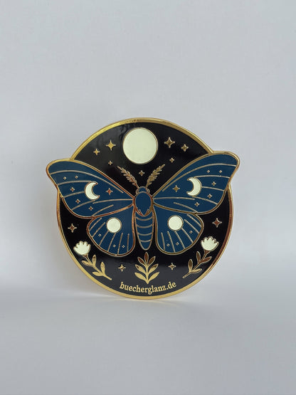 Enchanted Moth – Kindle Grip – Mystik, goldene Emaille-Motte mit Mondphasen, buecherglanz