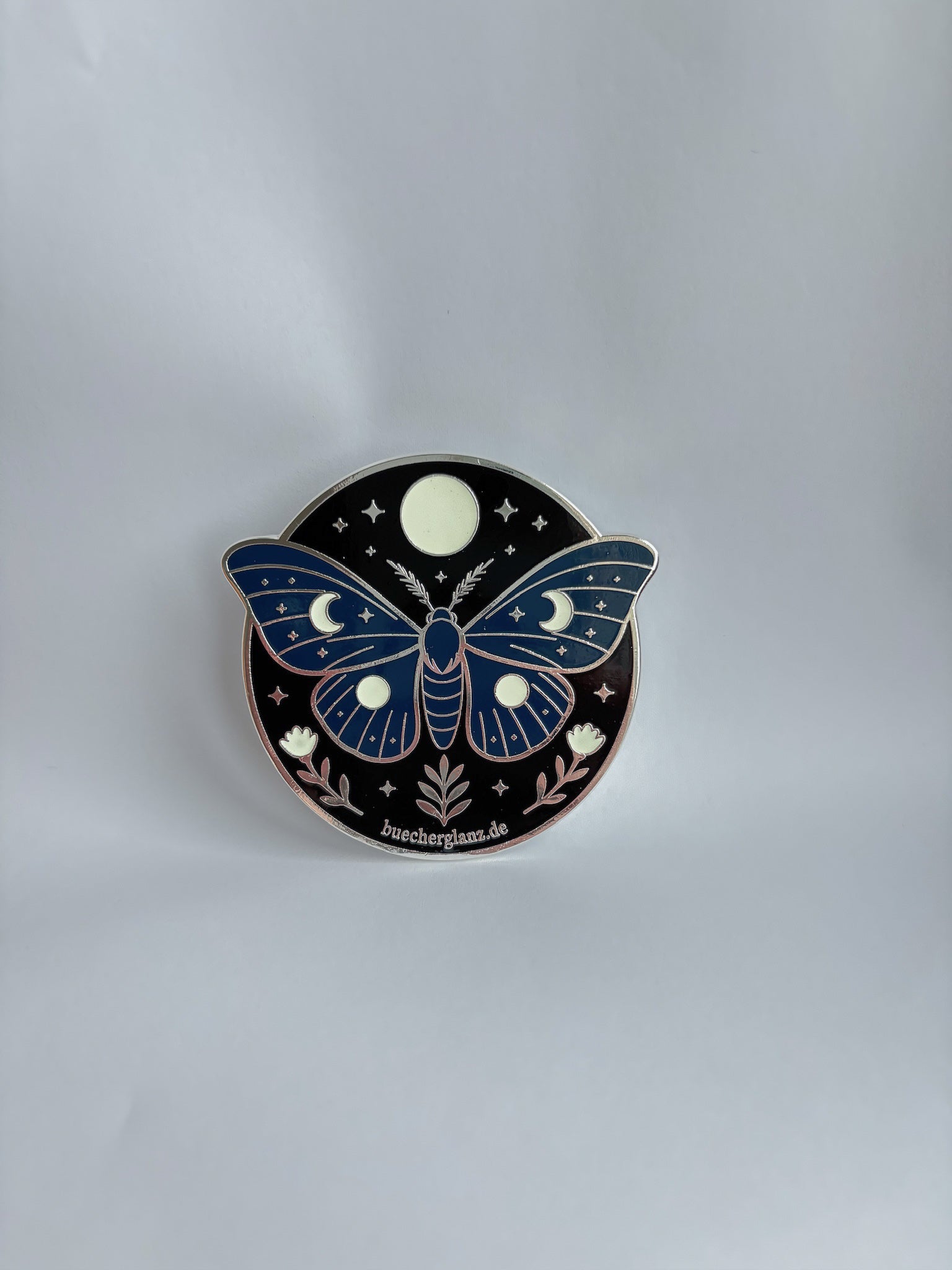 Enchanted Moth – Kindle Grip – Mystik, silberne Variante mit Mondmotten-Design