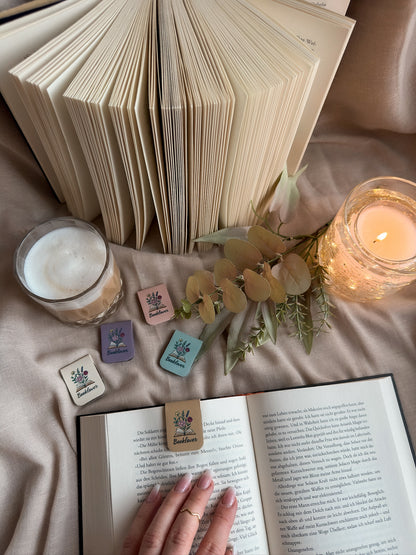 Booklover – Magnet-Lesezeichen – Alle 5 Farbvarianten Warm Cozy Kerze Latte, buecherglanz