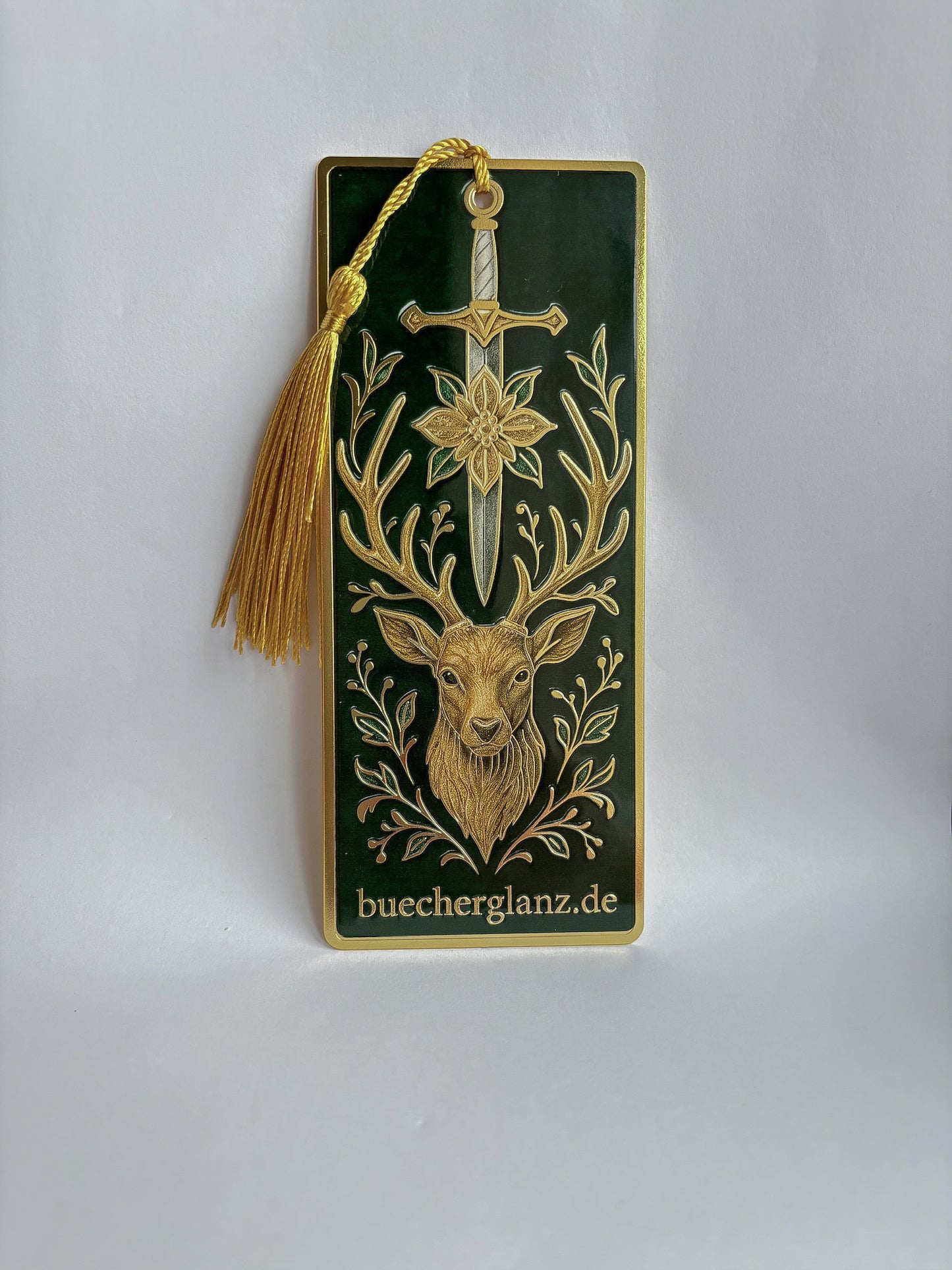 The Verdant Vow – Metall-Lesezeichen – Vorderseite Hirsch & Schwert Kupferlegierung Gold Freisteller, buecherglanz